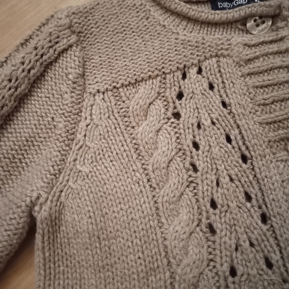 Gently Used 3-6m Baby Gap Cream Colored Knitted Sweater - Picture 3 of 6